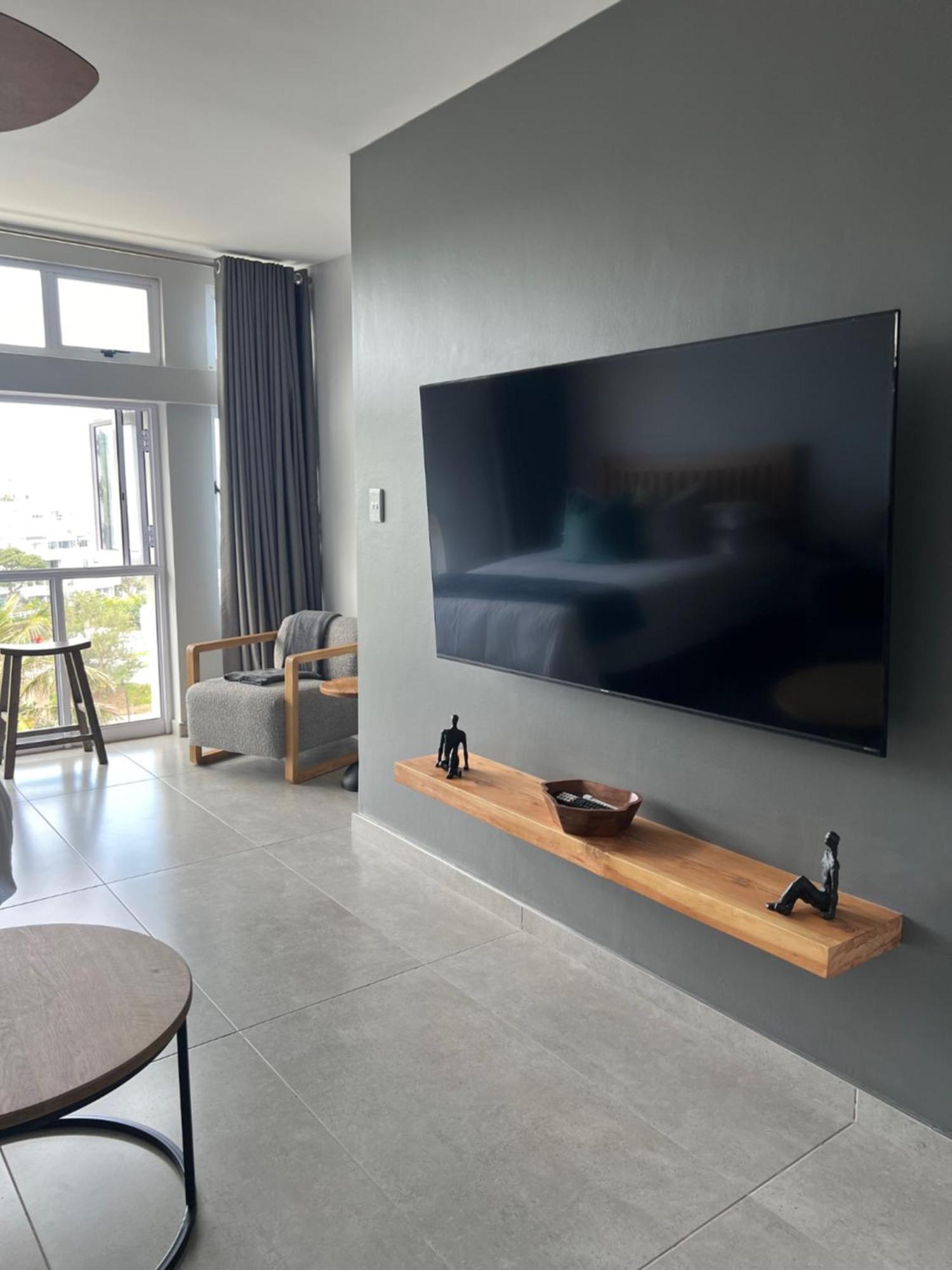 Apartment Beachfront 303 *